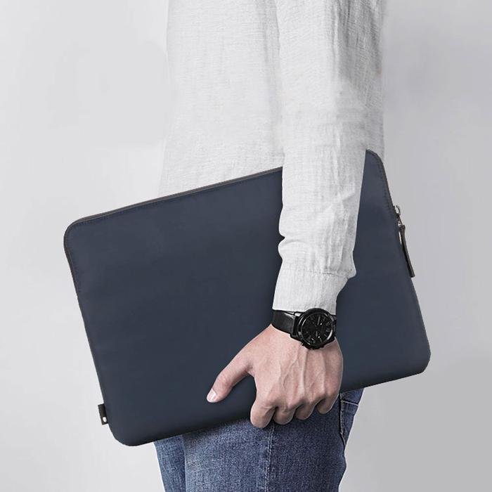 Incase Tas Laptop Compact Sleeve for MacBook Pro 13" (INMB100335) | Sleeve Macbook dan laptop | Tas Macbook dan Laptop | Sleeve MacBook | Laptop sleeve case | Macbook sleeve | Pelindung Laptop | Laptop Bag - Hitam - 5