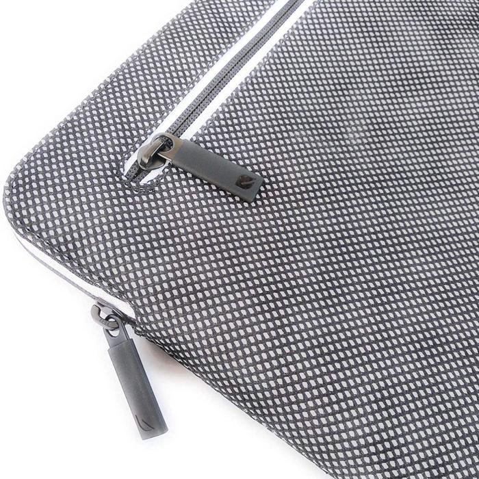Incase Sleeve Macbook Air/Pro 13 Inch Compact Reflective Mesh -White Luminescent (INMB100431-WHL) Tas Laptop | Sleeve Macbook 13 Inch | Sleeve Laptop | Sleeve Macbook | Laptop sleeve case | Macbook sleeve | Pelindung Laptop | Laptop Bag - 4