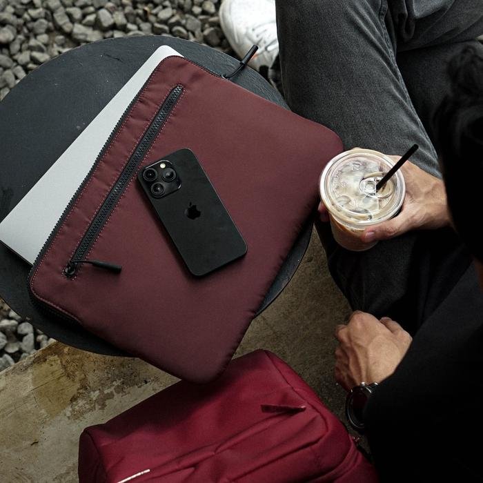 Incase Sleeve Macbook Air/Pro 13" Pochette Compacte (INMB100611) Sleeve Macbook Air dan pro 13 Inch | Tas laptop | Sleeve MacBook | Laptop sleeve case | Macbook sleeve | Pelindung Laptop | Laptop Bag - HIBISCUS RED - 4