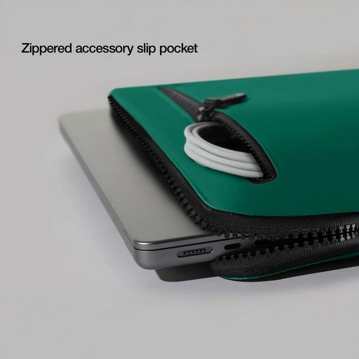 Incase Sleeve Macbook Air/Pro 13" Pochette Compacte (INMB100611) Sleeve Macbook Air dan pro 13 Inch | Tas laptop | Sleeve MacBook | Laptop sleeve case | Macbook sleeve | Pelindung Laptop | Laptop Bag - HIBISCUS RED - 3